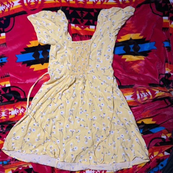 Yellow dress with white flowers - Picture 2 of 2